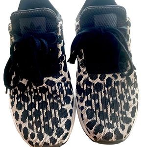 Black and white size 7 leopard print adidas tennis shoes
